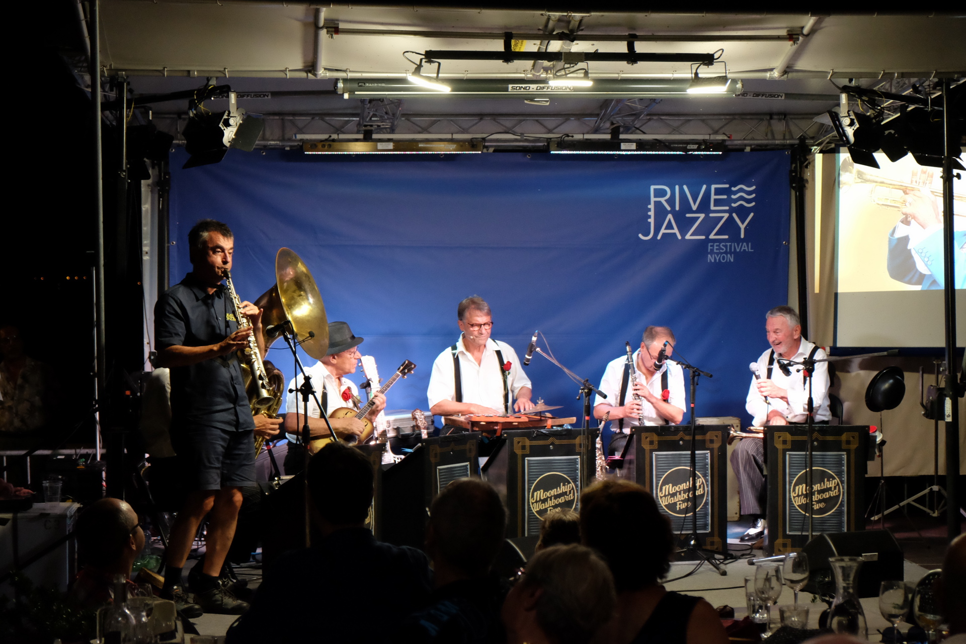 Rive Jazzy Cruising Band