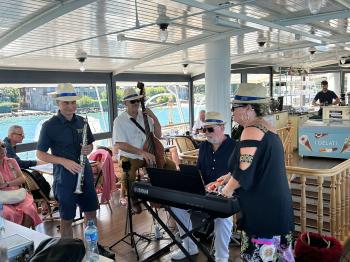 Rive Jazzy Cruising Band
