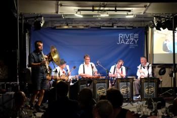 Rive Jazzy Cruising Band